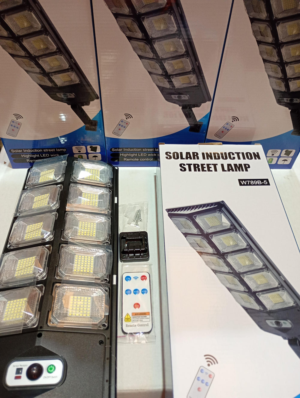 SolarMax Pro™ – Farola Solar LED 400W | 10,000 Lúmenes, Sensor de Movimiento, Control Remoto, IP65 Impermeable